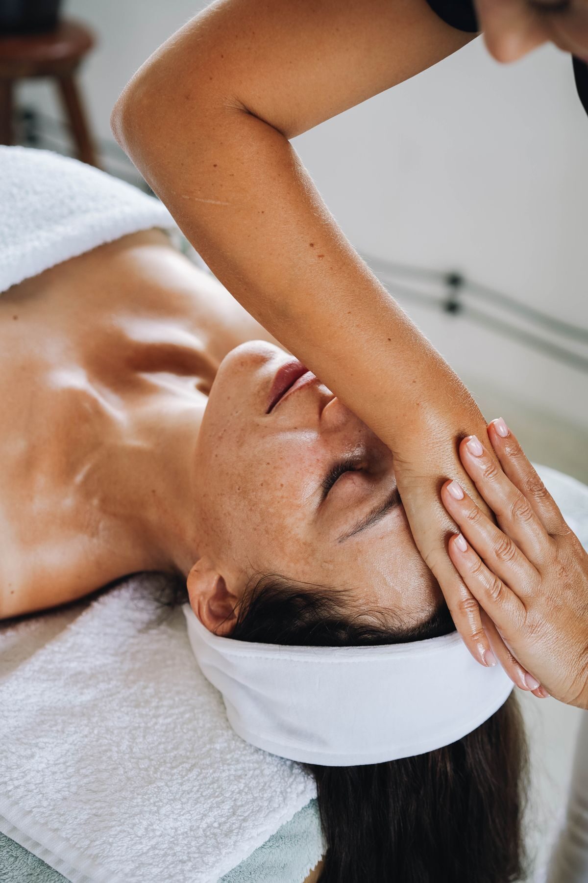 Calm facial treatment experience